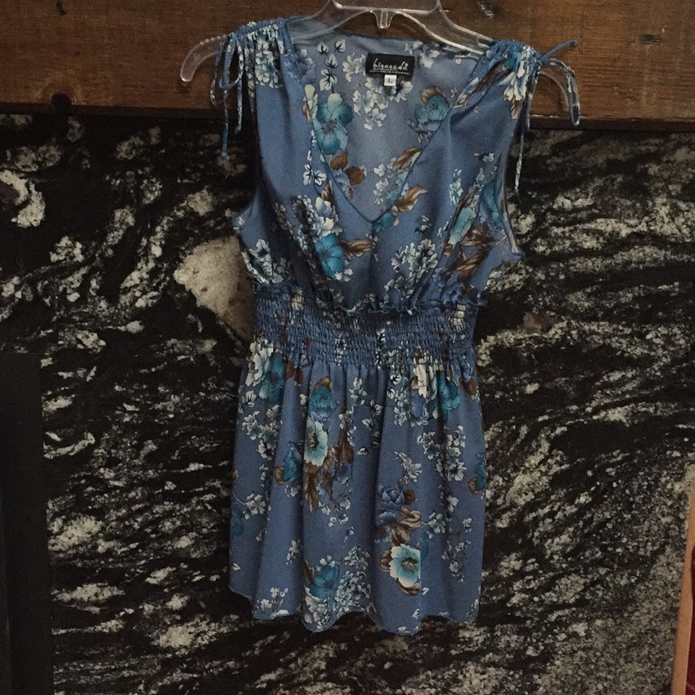 🐰Spring floral sleeveless blouse🐰